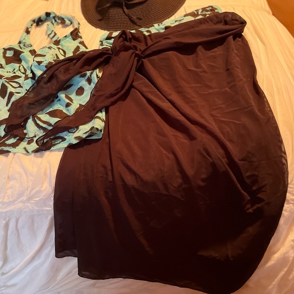 Tankini, sarong and sun hat. Brown/teal. Size 10 - Picture 8 of 8